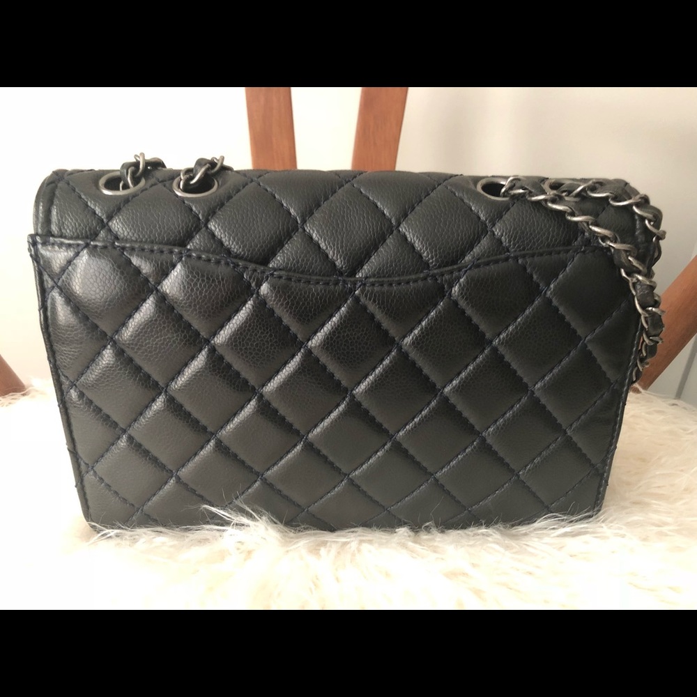 ❌SOLD❌ CHANEL  Flap Navy Quilted Caviar Leather - Picture 2 of 8